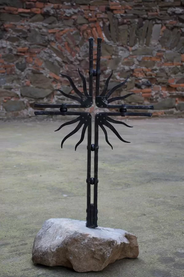 kaltiniai kryžiai saulutės